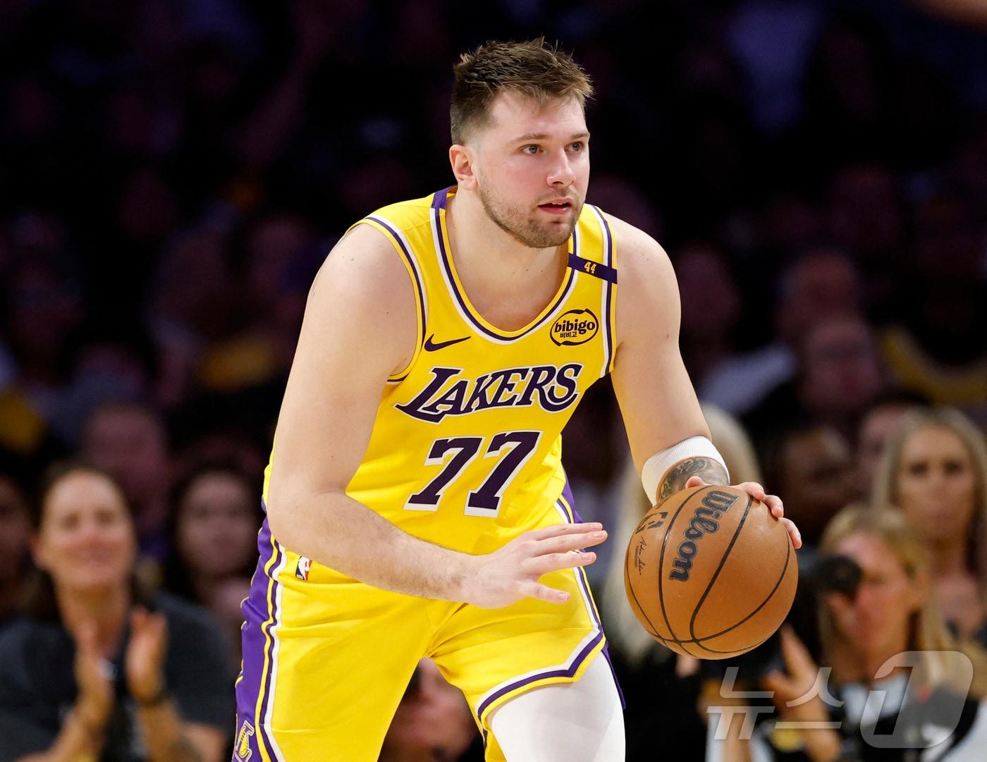 본문 이미지 - 루카 돈치치가 레이커스와 연장 계약을 맺었다. ⓒ AFP=뉴스1