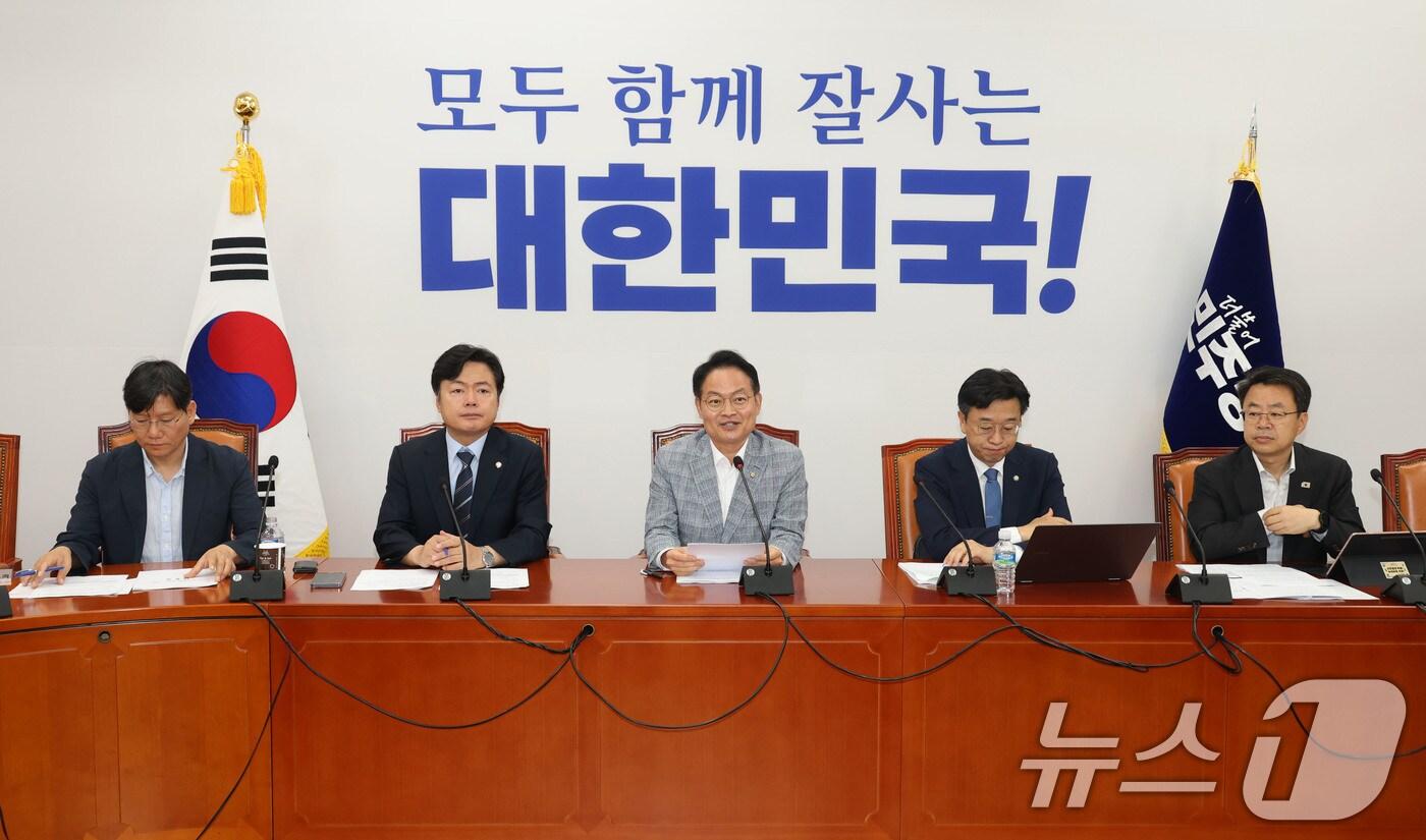 허영 더불어민주당 원내정책수석이 3일 오전 서울 여의도 국회에서 노조법2·3조 개정 관련 기자간담회를 하고 있다. 2025.8.3/뉴스1 ⓒ News1 이광호 기자