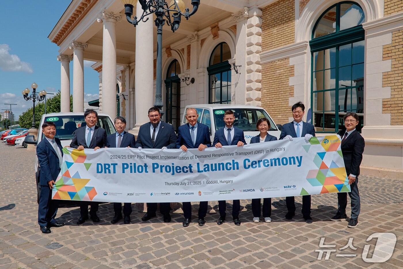 헝가리 괴될뢰시에서 열린 &#39;헝가리 수요응답교통 서비스 개통식&#39;&#40;현대차 제공&#41;