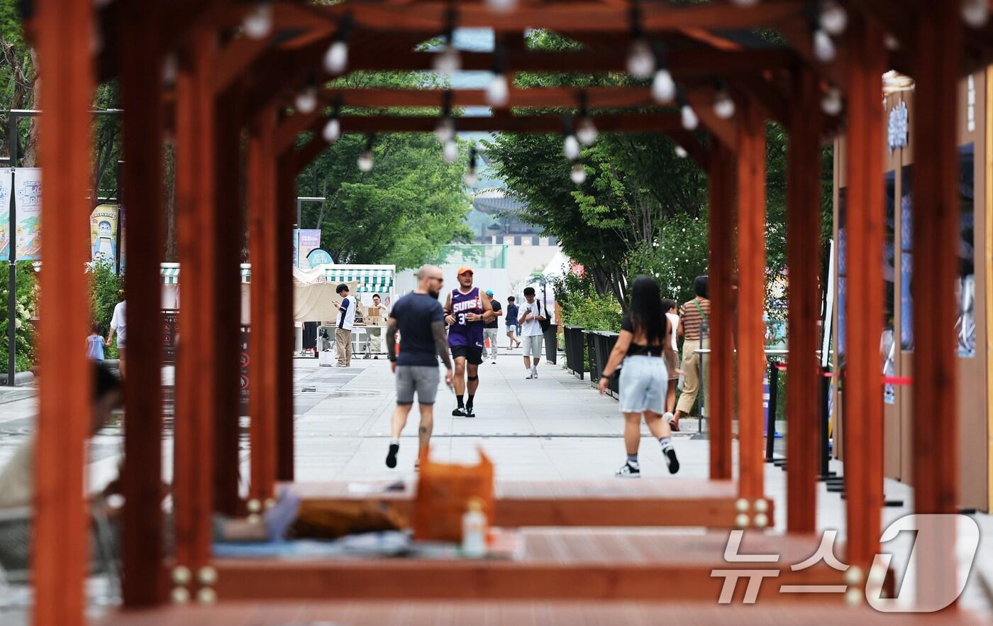 3일 서울 종로구 광화문 광장이 본격적인 여름 휴가철을 맞은 가운데 비교적 한산한 모습을 보이고 있다. 2025.8.3/뉴스1 ⓒ News1 장수영 기자