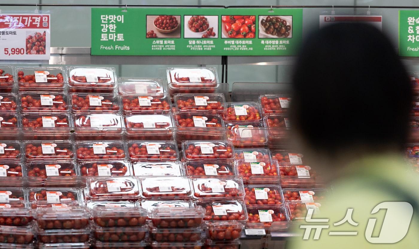 3일 서울 시내의 한 대형마트에 토마토가 진열돼 있다. 2025.8.3/뉴스1 ⓒ News1 이승배 기자
