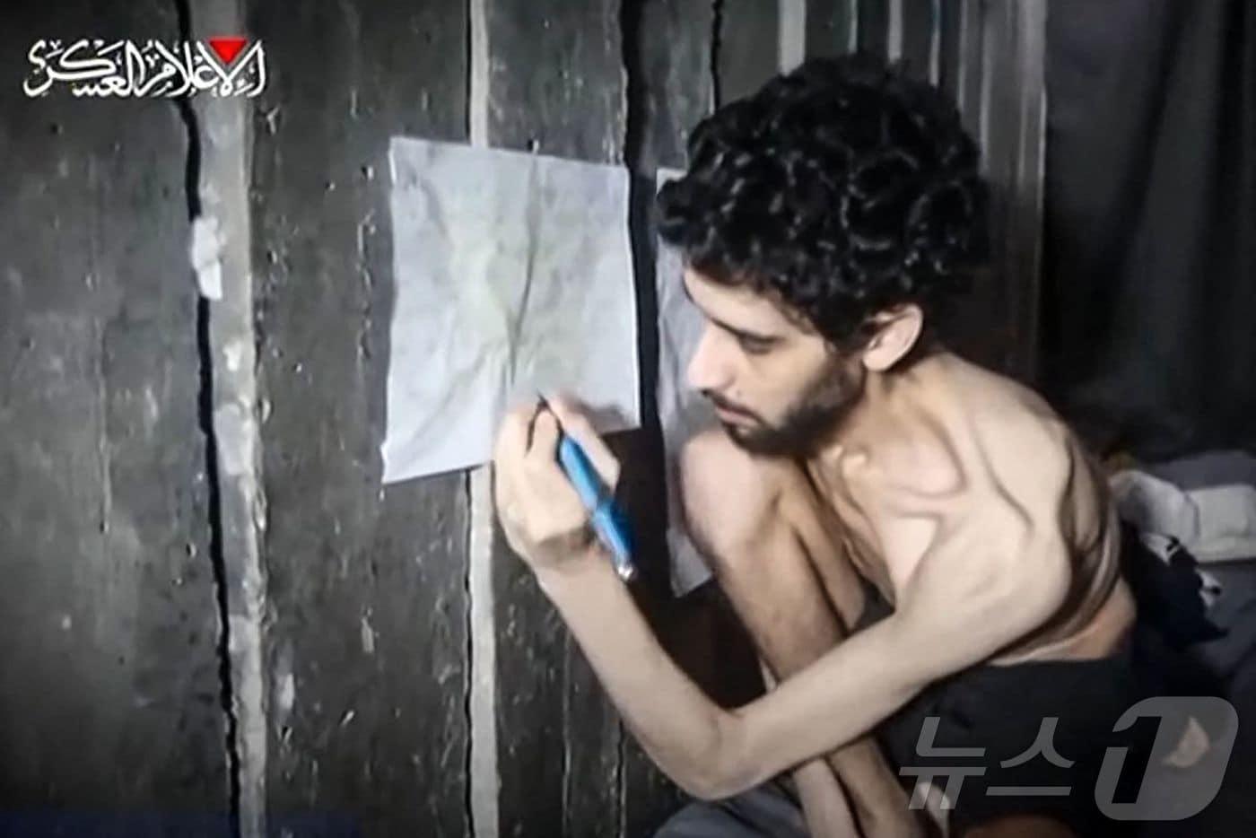 하마스가 1일(현지시간) 영양실조에 걸린 듯 한 이스라엘 인질 에비아타르 다비드의 영상을 공개했다. 2025.8.1 ⓒ AFP=뉴스1 ⓒ News1 김경민 기자