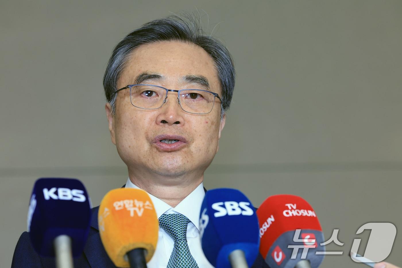 미국 방문을 마친 조현 외교부 장관이 3일 오후 인천국제공항 2터미널을 통해 귀국해 취재진의 질문에 답하고 있다. 2025.8.3/뉴스1 ⓒ News1 박정호 기자