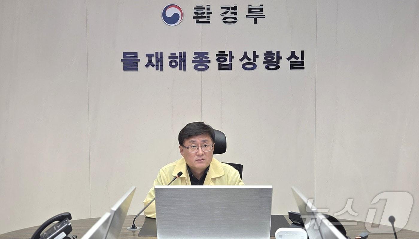 김성환 환경부 장관이 3일 오후 정부세종청사에서 집중호우 대비 소속·산하기관과 긴급 상황점검 회의를 주재하고 있다. &#40;환경부 제공. 재판매 및 DB 금지&#41; 2025.8.3/뉴스1
