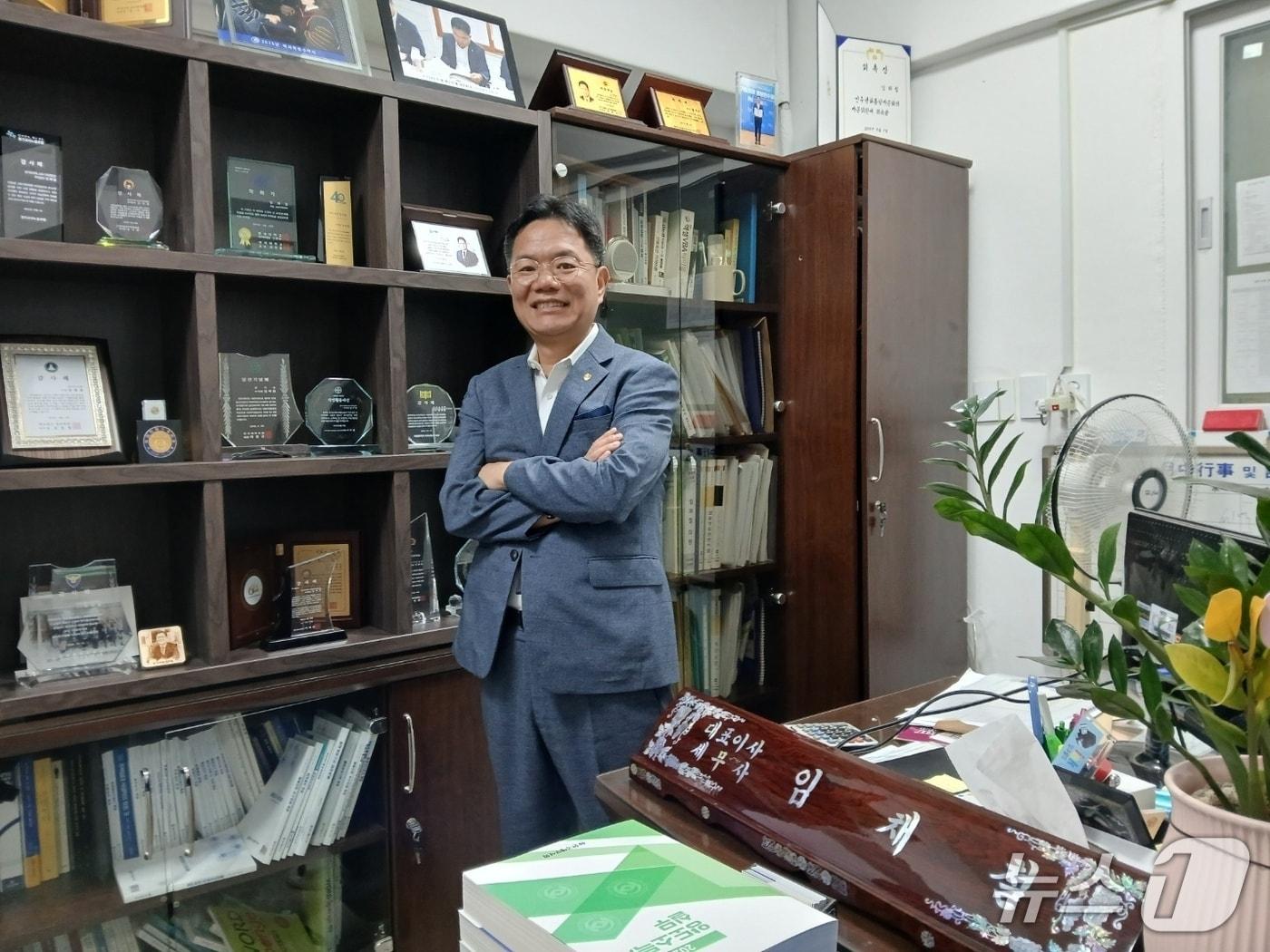 본문 이미지 - 임채철 한국세무사회 법제이사는 뉴스1과의 인터뷰에서 “회계사만 하던 민간위탁 수탁기관의 &#39;회계감사&#39;를 &#39;사업비 결산서 검사&#39;로 전환하는 세무사들의 꿈을 실현하는데 최선을 다할 것”이라는 각오를 밝혔다.2025.8.31/뉴스1 ⓒ News1 송용환 기자