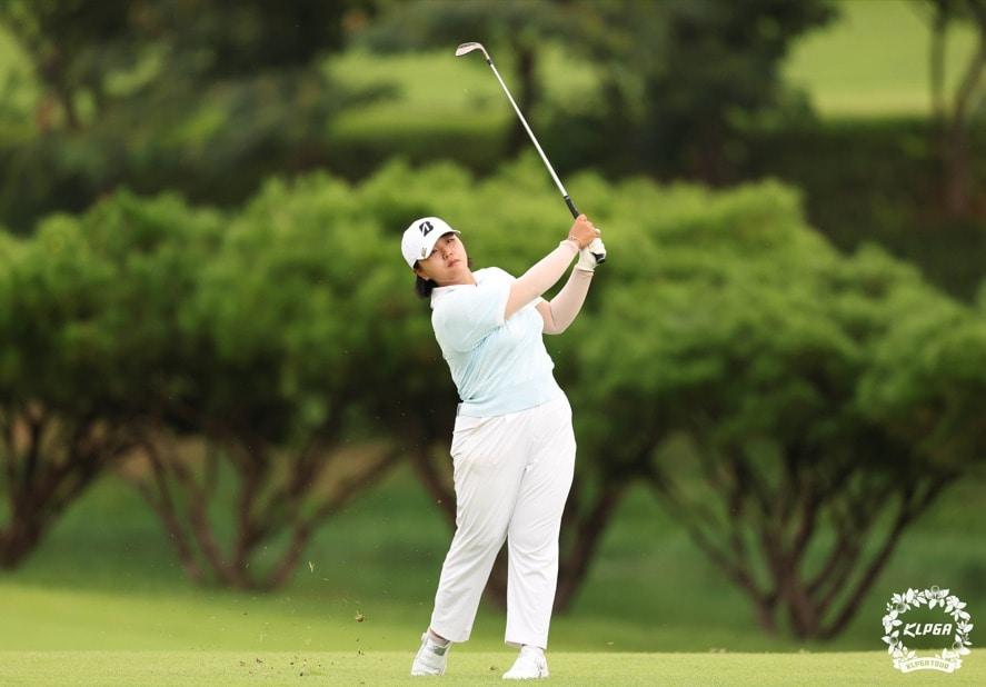 본문 이미지 - 신다인&#40;24&#41;. &#40;KLPGA 제공&#41;