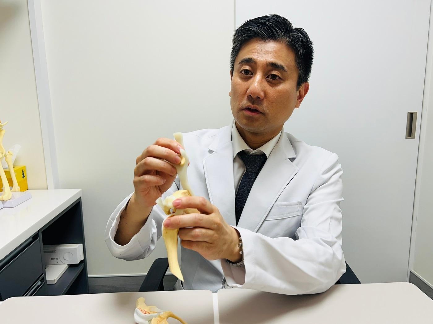 본문 이미지 - 이민수 SD동물의료센터 대표원장이 반려견의 관절 질환에 대해 설명하고 있다. ⓒ 뉴스1