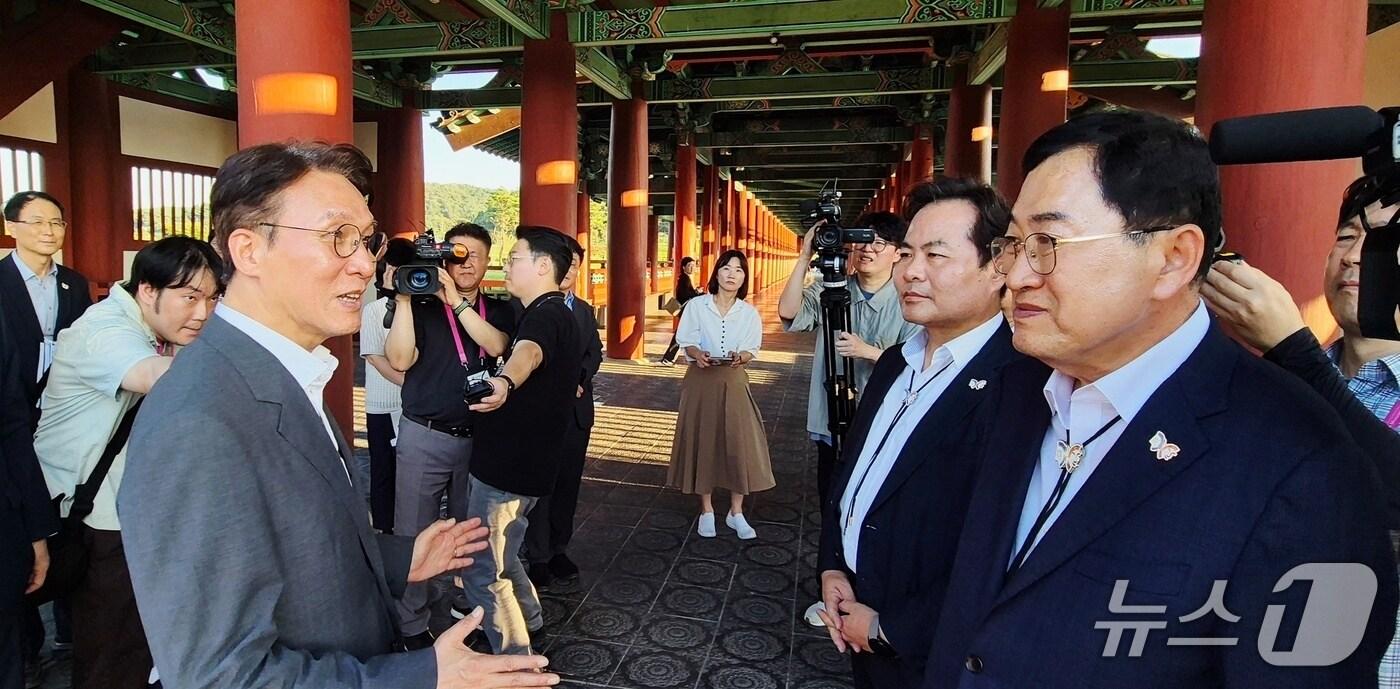 김민석 국무총리(아시아태평양경제협력체 정상회의 준비위원장)가 29일 '2025 APEC 정상회의' 성공 개최를 위한 현장점검에 나서고 있다. (경북도 제공. 재판매 및 DB 금지) 2025.8.29/뉴스1
