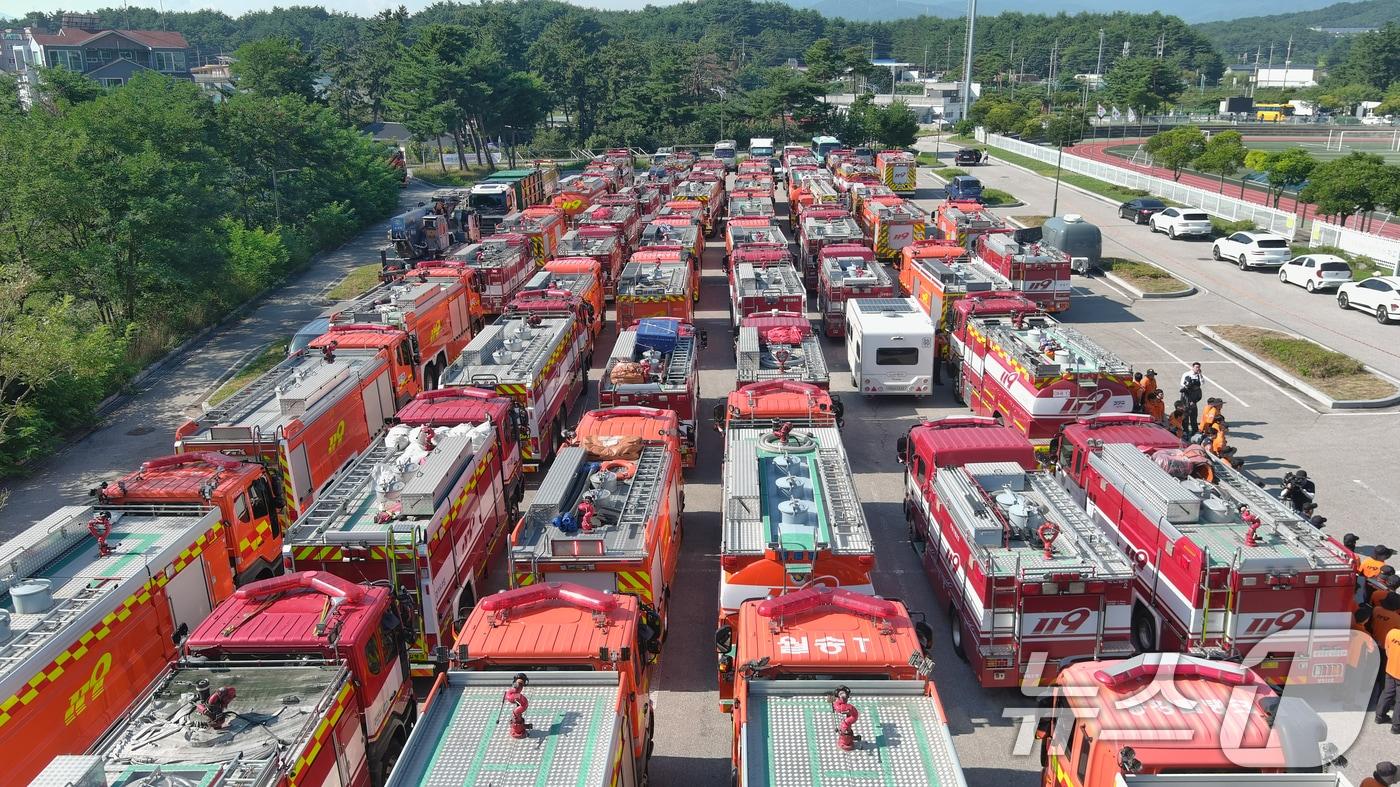31일 강원 강릉시 가뭄 대응 국가소방동원령 발령에 따른 현장에 집결한 소방차량들이 급수 지원 활동을 준비하고 있다. (소방청 제공. 재판매 및 DB 금지) 2025.8.31/뉴스1