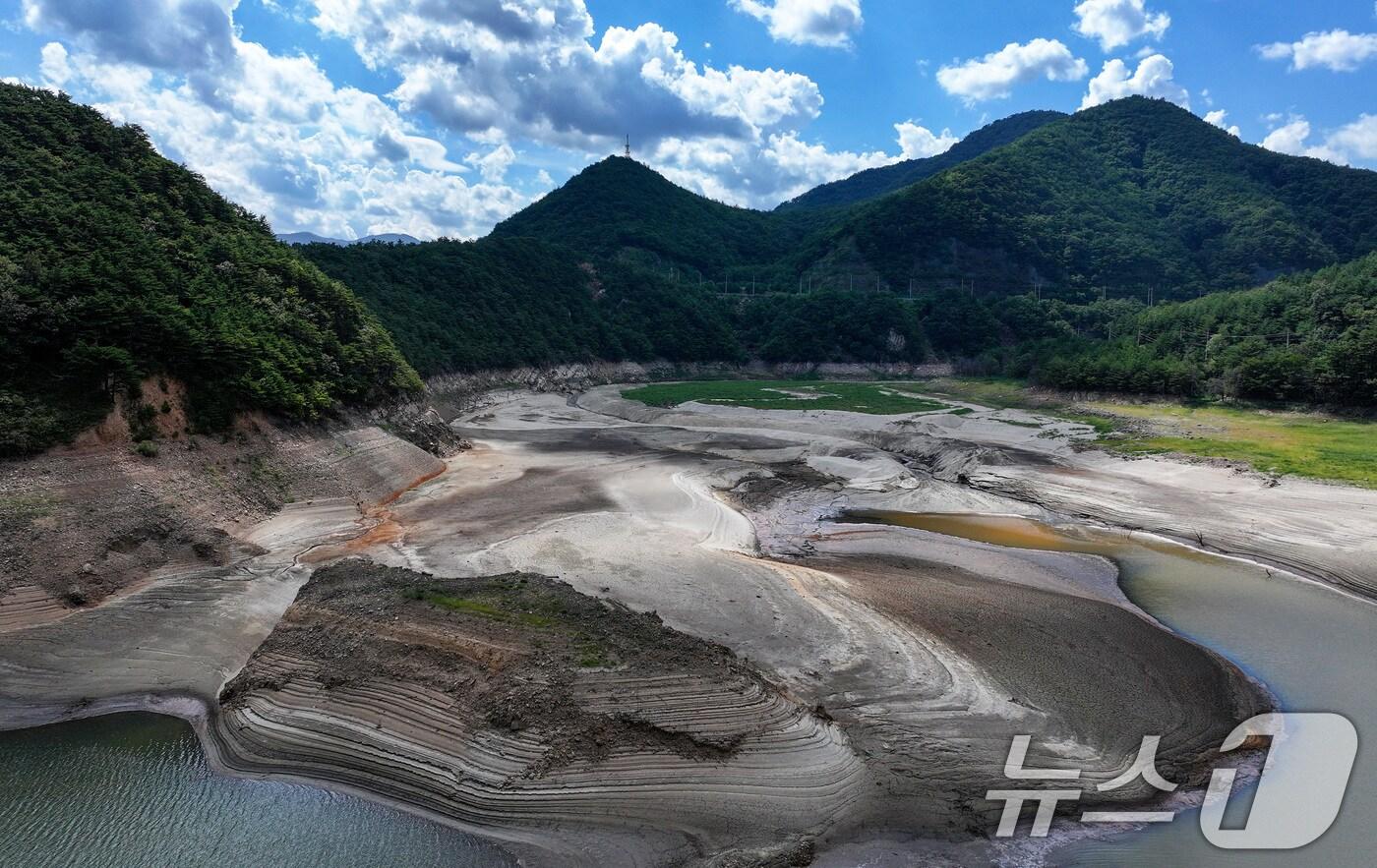 강원 강릉시 주요 상수원인 오봉저수지 일대가 메말라 있다. /뉴스1 ⓒ News1 김성진 기자