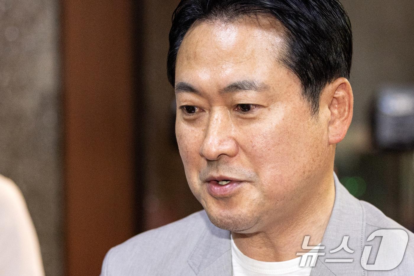 장동혁 국민의힘 대표가 31일 오후 서울 여의도 국회 당대표실로 향하고 있다. 2025.8.31/뉴스1 ⓒ News1 이승배 기자