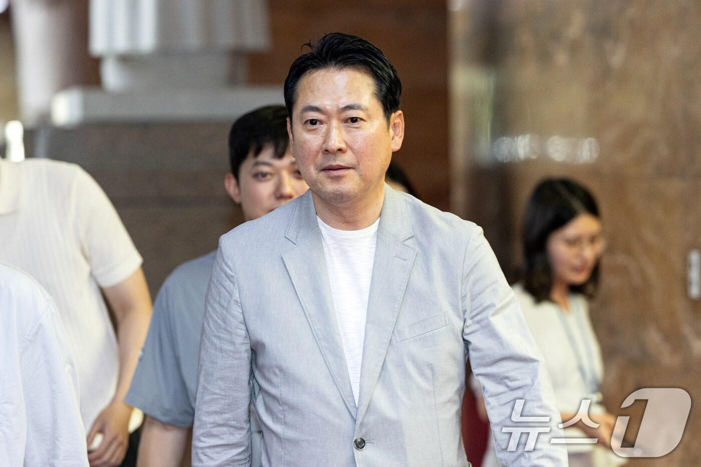 장동혁 국민의힘 대표가 31일 오후 서울 여의도 국회 당대표실로 향하고 있다. 2025.8.31/뉴스1 ⓒ News1 이승배 기자