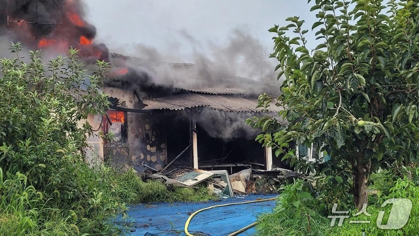 고창 단독주택 화재 현장.&#40;전북소방본부 제공. 재판매 및 DB금지&#41;