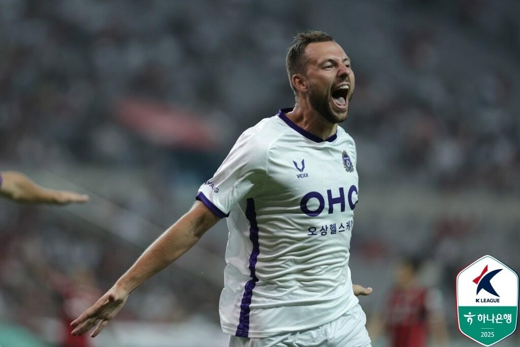 본문 이미지 -  FC안양의 토마스&#40;한국프로축구연맹 제공&#41;