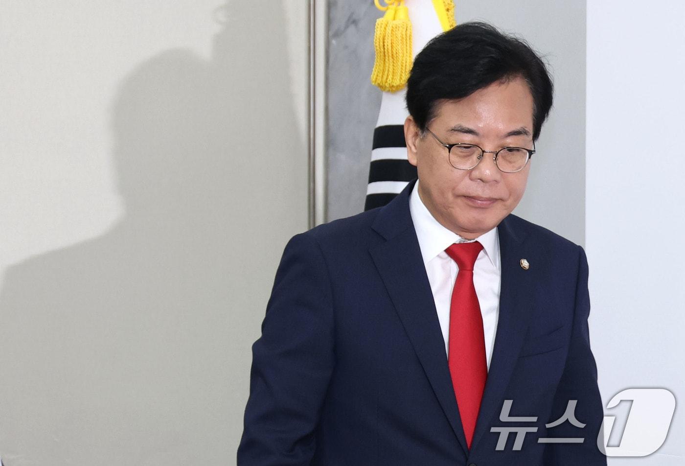 송언석 국민의힘 비상대책위원장 겸 원내대표가 4일 오전 서울 여의도 국회에서 열린 비상대책위원회의에 참석하고 있다. 2025.8.4/뉴스1 ⓒ News1 이광호 기자