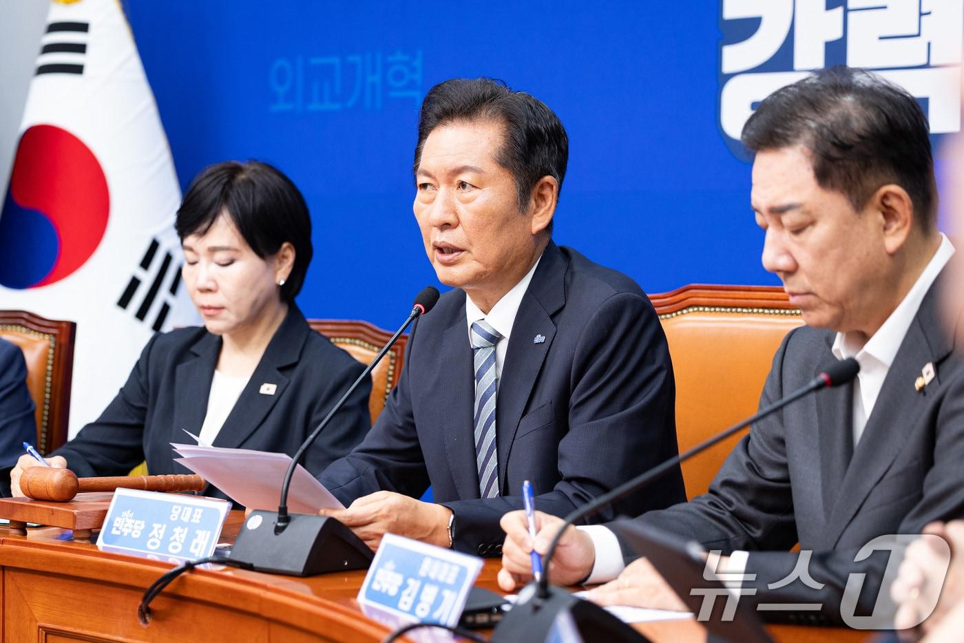 정청래 더불어민주당 대표가 4일 서울 여의도 국회에서 열린 최고위원회의에서 모두 발언을 하고 있다. ⓒ News1 유승관 기자