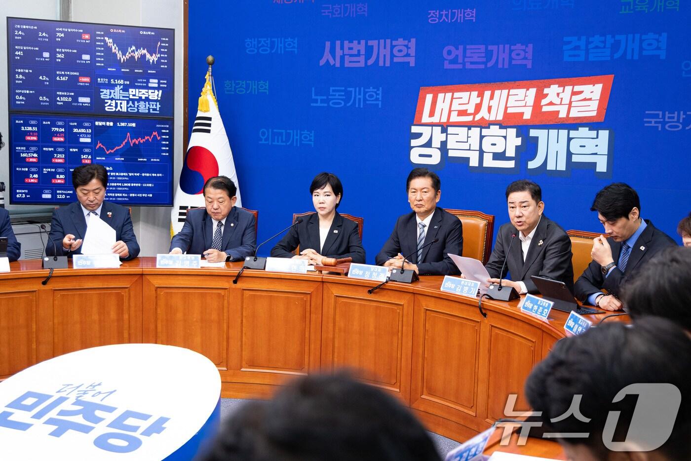 김병기 더불어민주당 원내대표가 4일 서울 여의도 국회에서 열린 최고위원회의에서 모두 발언을 하고 있다. 2025.8.4/뉴스1 ⓒ News1 유승관 기자