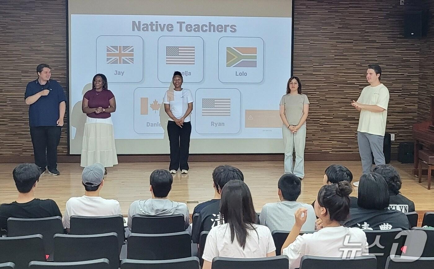 충북교육청 국제교육원은 4일부터 8일까지 청주 지역 특성화고 3학년 학생을 대상으로 '직업계고 글로벌 현장학습 영어캠프'를 운영한다.(충북교육청 제공, 재판매 및 DB금지)/뉴스1