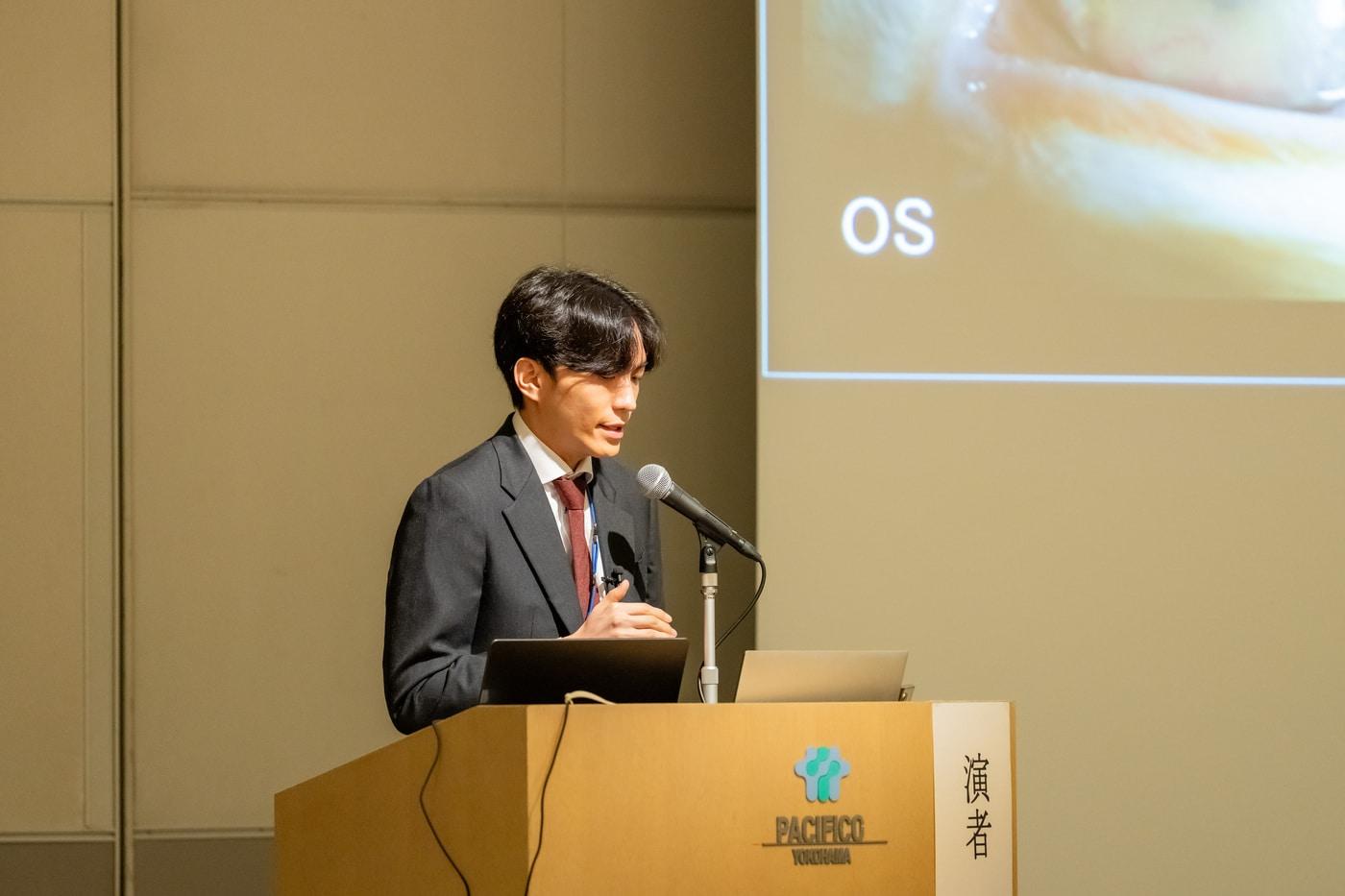 성현우 안양 본동물의료센터 안과 과장이 지난달 일본 도쿄에서 개최된 제44회 일본비교안과학회서 학술 발표를 하고 있다(본동물의료센터 제공). ⓒ 뉴스1