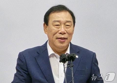 본문 이미지 - 유럽 출장 성과를 설명하는 최민호 세종시장. / 뉴스1