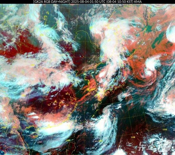 본문 이미지 - 4일 오전 10시 50분 기준 한반도 위성영상&#40;기상청 제공&#41; ⓒ 뉴스1