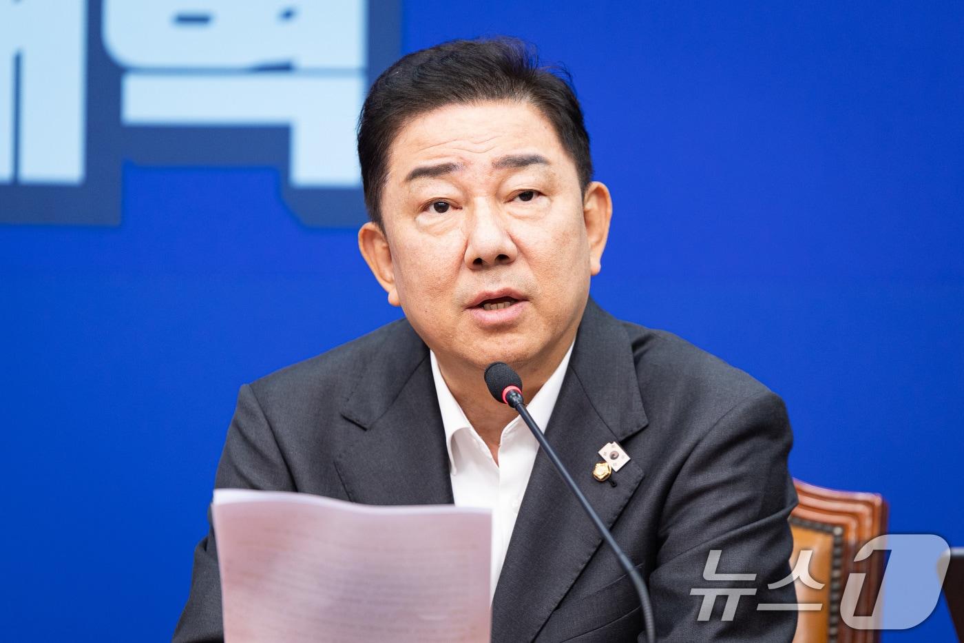 김병기 더불어민주당 원내대표가 4일 서울 여의도 국회에서 열린 최고위원회의에서 모두 발언을 하고 있다. 2025.8.4/뉴스1 ⓒ News1 유승관 기자