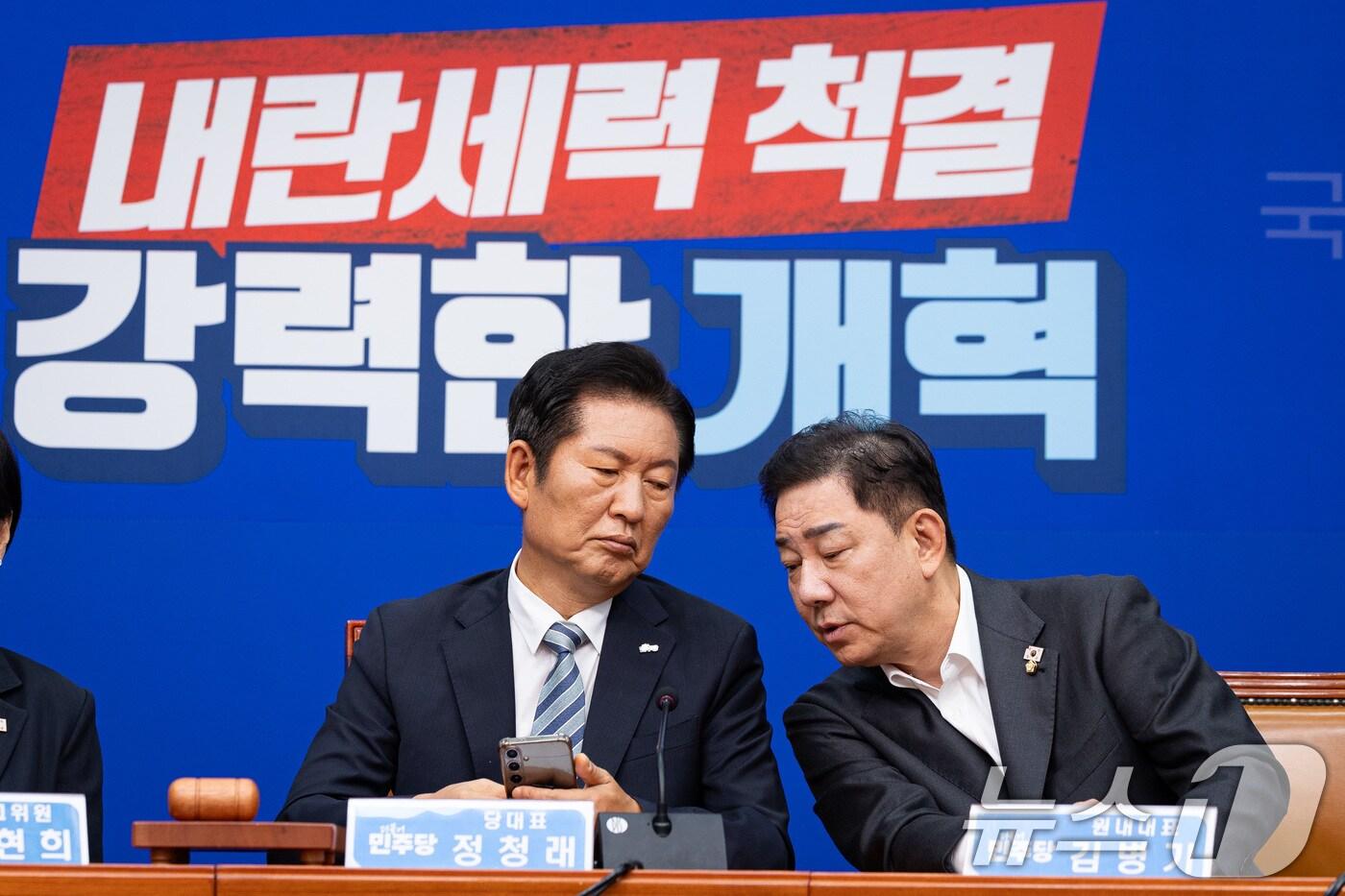 정청래 더불어민주당 대표(왼쪽)와 김병기 원내대표(오른쪽). 2025.8.4/뉴스1 ⓒ News1 유승관 기자