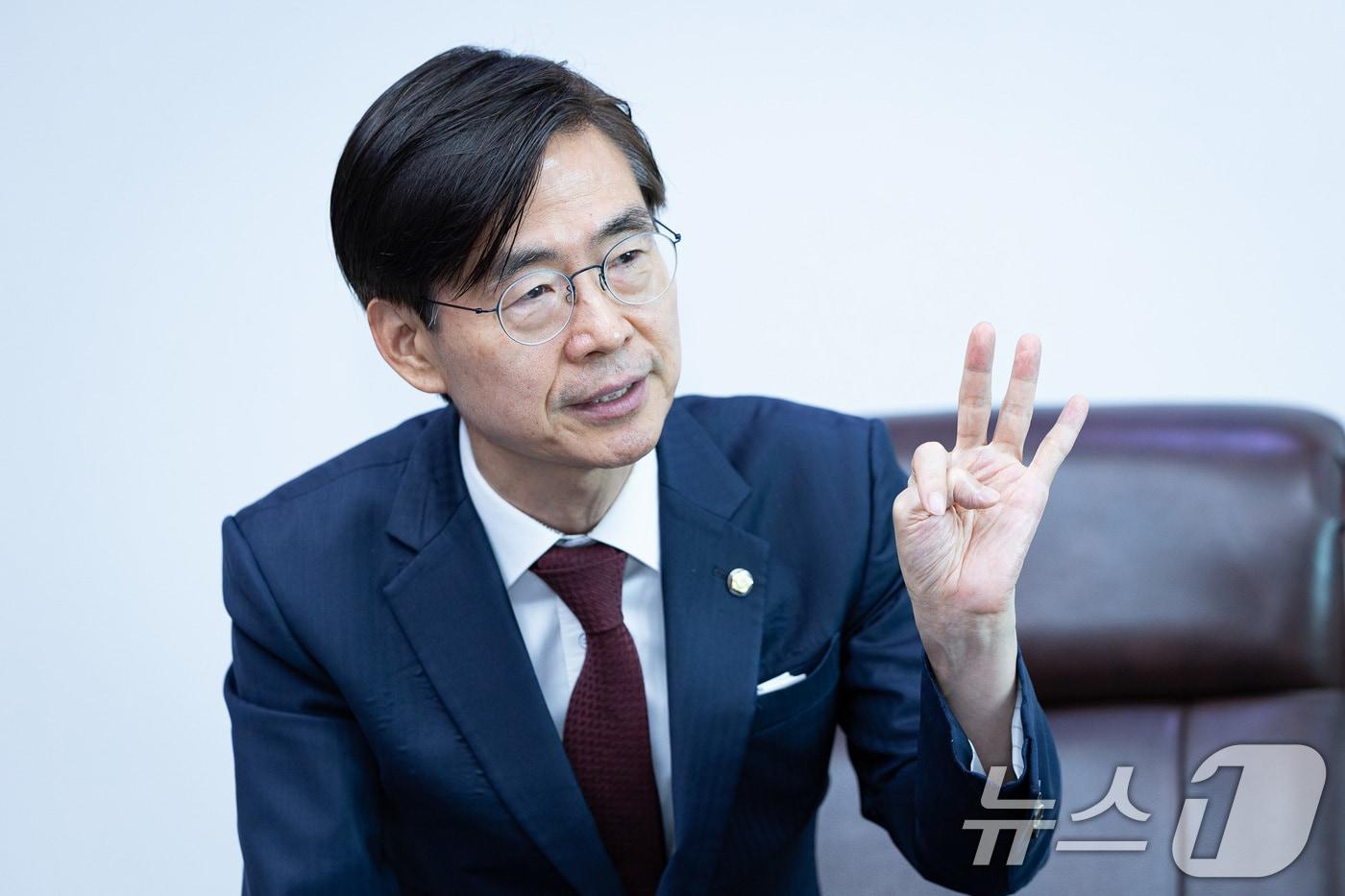 조경태 국민의힘 당대표 후보가 4일 서울 여의도 국회 의원회관에서 뉴스1과 인터뷰하고 있다. ⓒ News1 유승관 기자