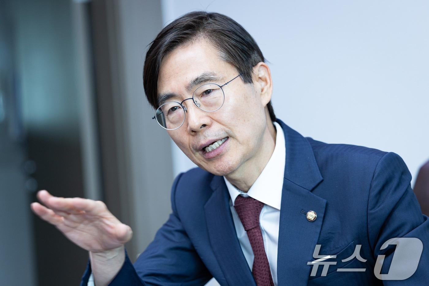 조경태 국민의힘 당대표 후보가 지난 4일 서울 여의도 국회 의원회관에서 뉴스1과 인터뷰하고 있다. 2025.08.04/뉴스1 ⓒ News1 유승관 기자