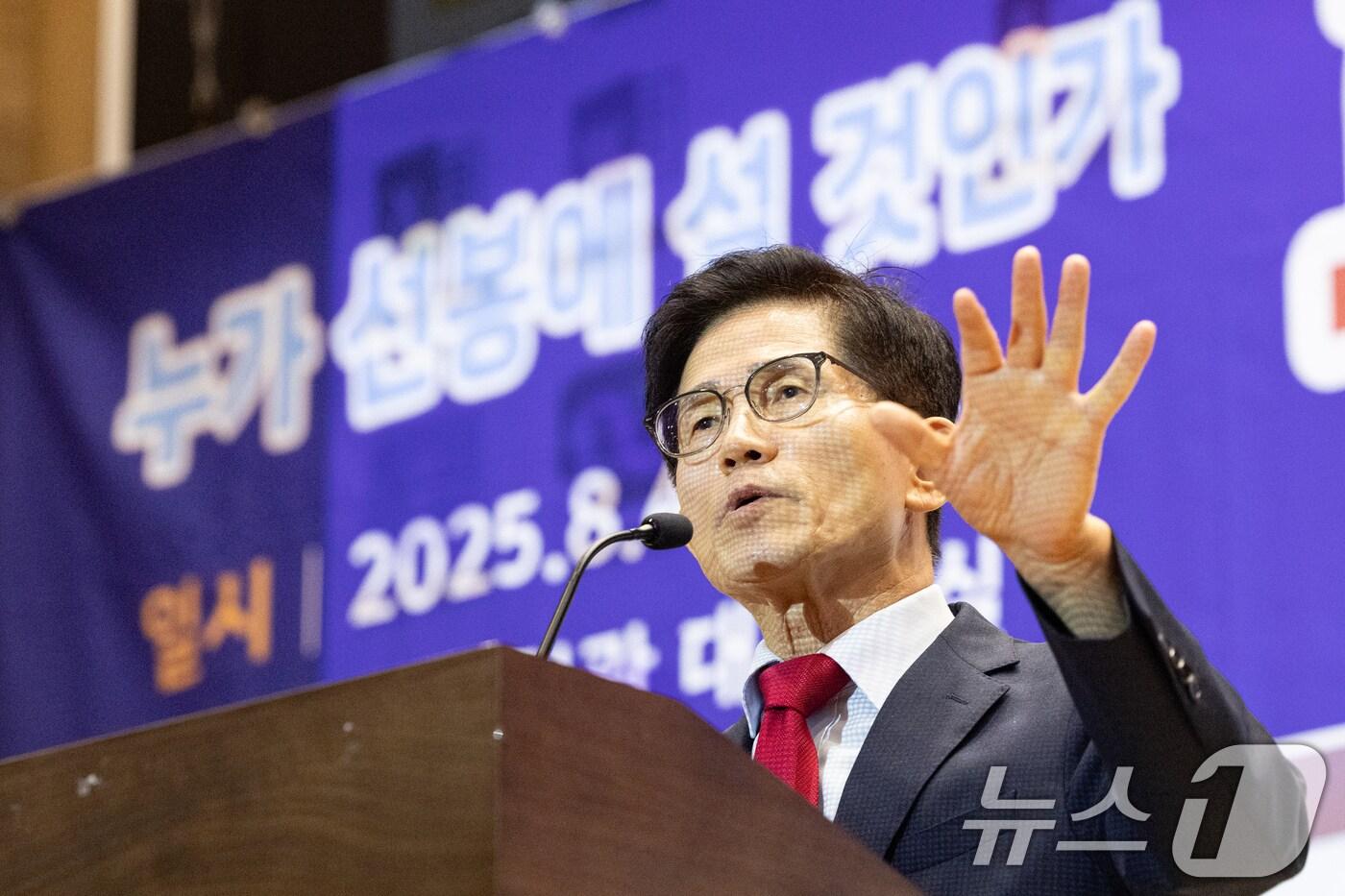 김문수 국민의힘 당 대표 후보가 4일 오전 서울 여의도 국회 의원회관에서 열린 투게더포럼 시국토론회 '투쟁이 혁신이다'에 참석해 발언하고 있다. 2025.8.4/뉴스1 ⓒ News1 이승배 기자