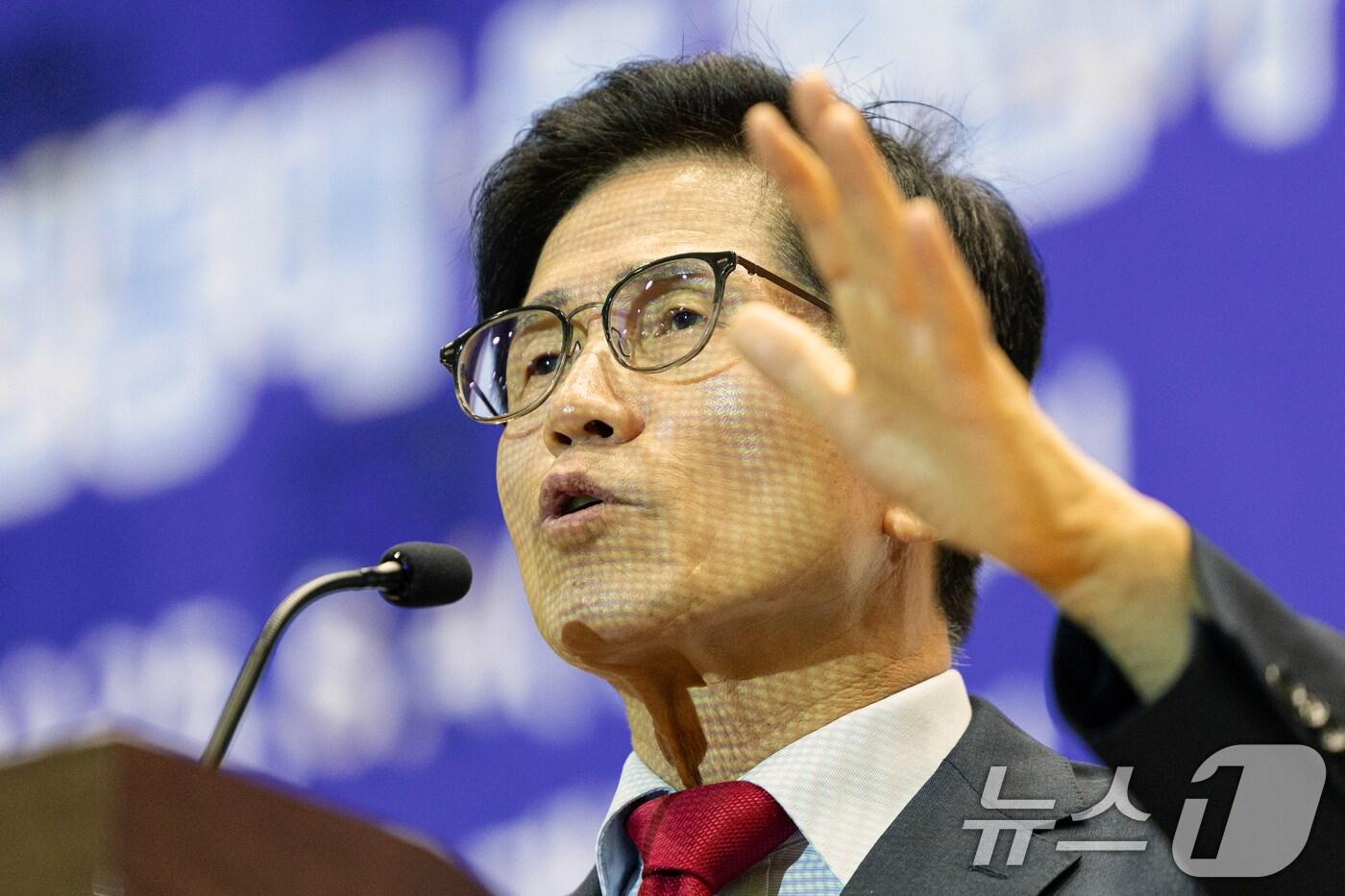 김문수 국민의힘 당 대표 후보가 4일 오전 서울 여의도 국회 의원회관에서 열린 투게더포럼 시국토론회 '투쟁이 혁신이다'에 참석해 발언하고 있다. 2025.8.4/뉴스1 ⓒ News1 이승배 기자