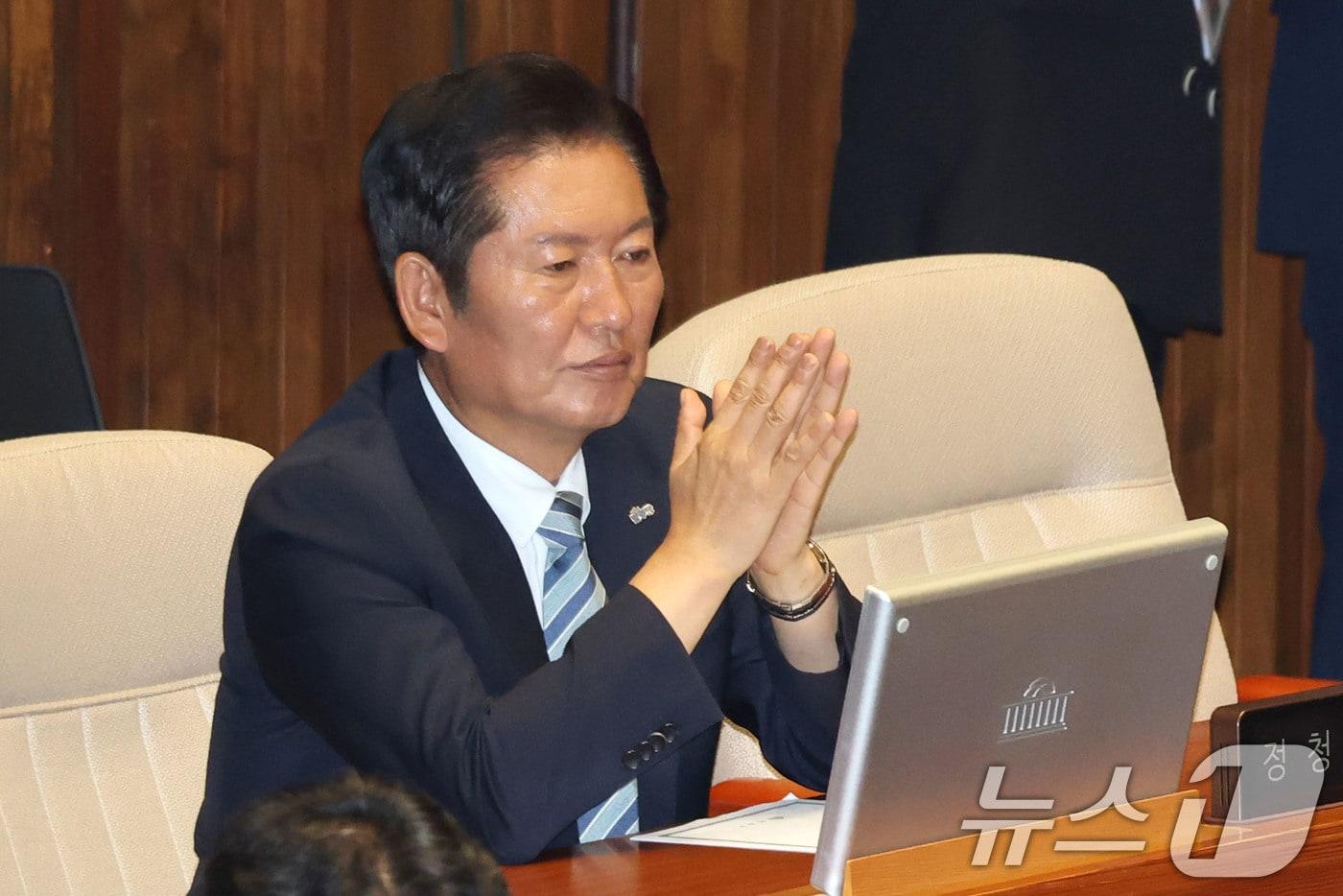 정청래 더불어민주당 대표가 4일 오후 서울 여의도 국회에서 열린 본회의에 참석해 있다. 2025.8.4/뉴스1 ⓒ News1 이광호 기자