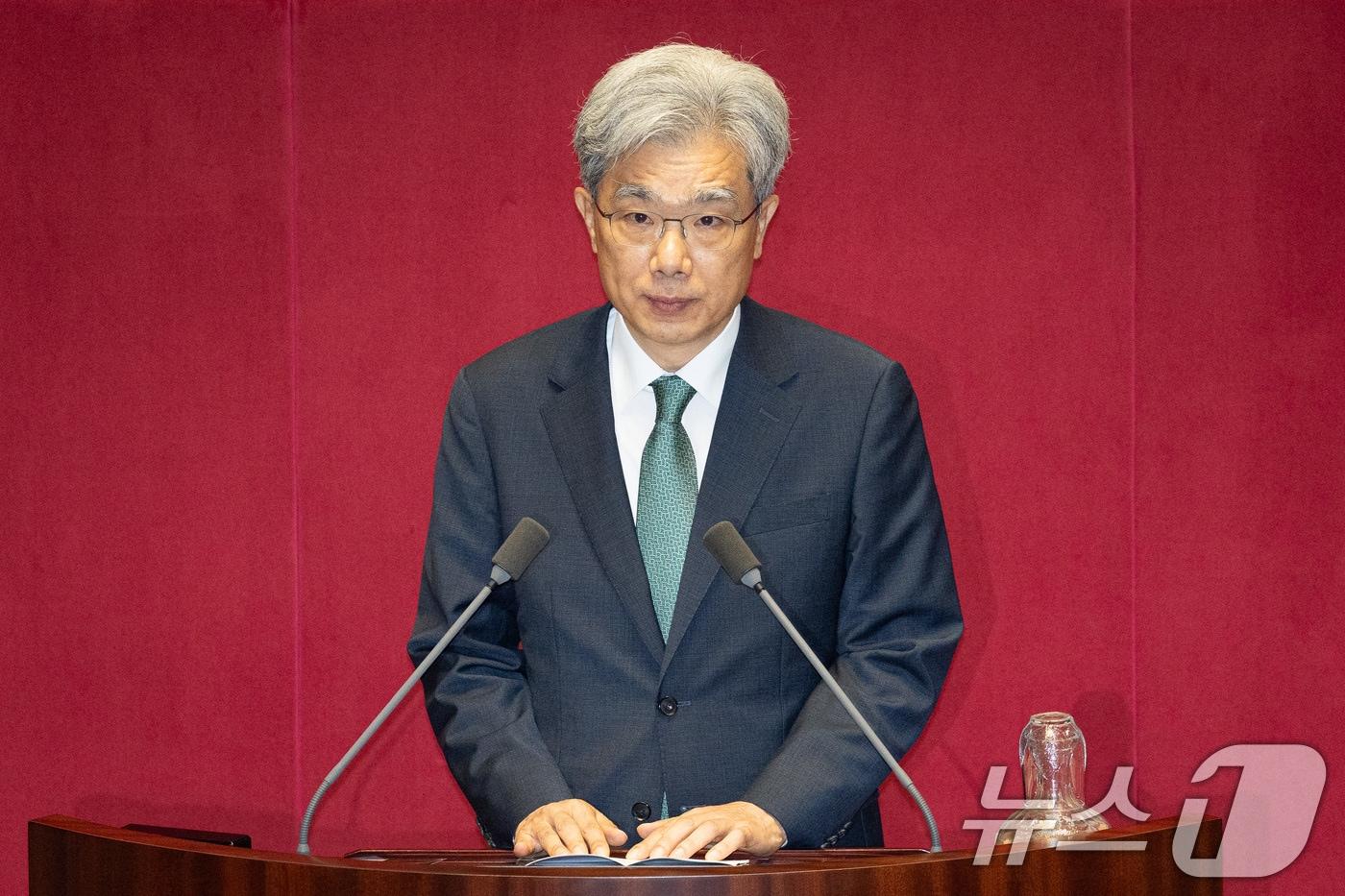 김상환 헌법재판소장이 4일 서울 여의도 국회에서 열린 제427회 국회&#40;임시회&#41; 3차 본회의에 출석해 인사말을 하고 있다. ⓒ News1 유승관 기자