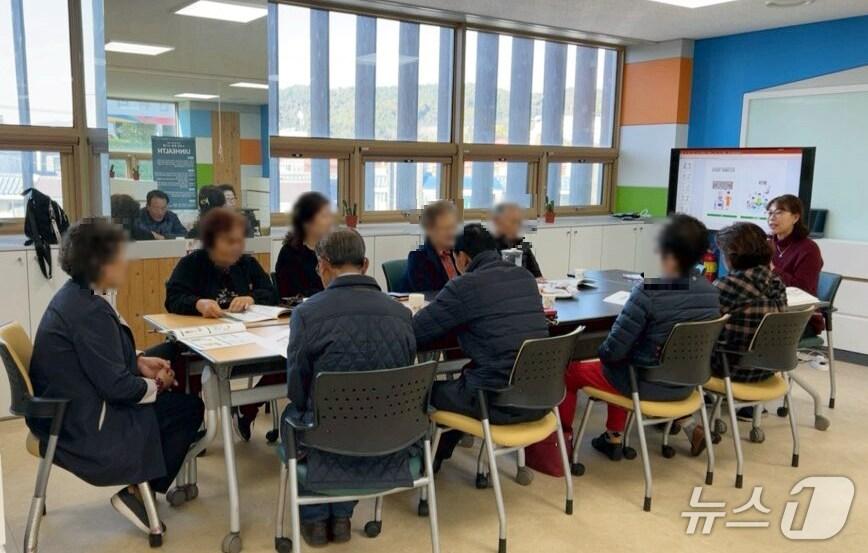 본문 이미지 - 서천군 ‘2025년 치매가족교실 헤아림’ 참여자 모집. (서천군 제공. 재판매 및 DB금지)2025.8.4/뉴스1