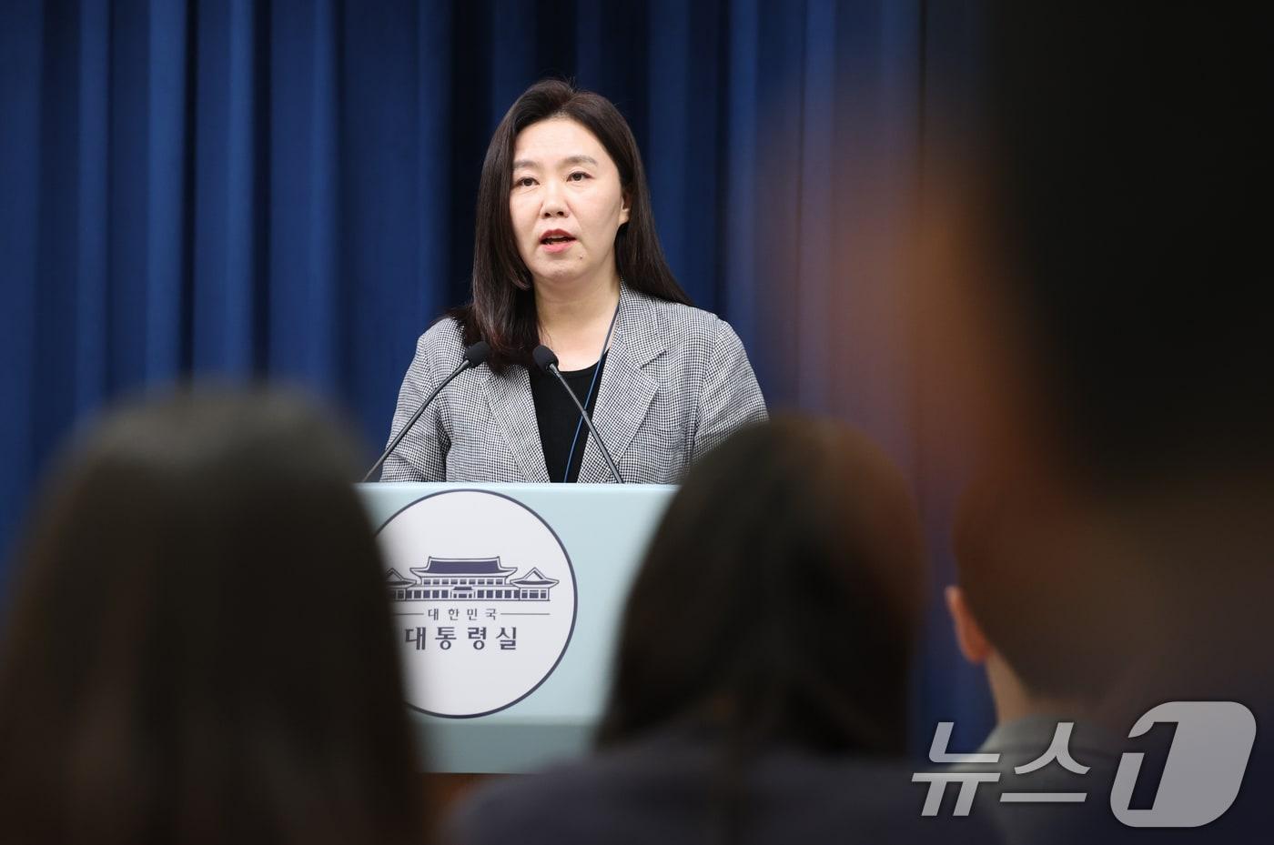 강유정 대통령실 대변인이 4일 서울 용산 대통령실 청사에서 비서실장 주재 수석보좌관회의 관련 브리핑을 하고 있다. 2025.8.4/뉴스1 ⓒ News1 허경 기자