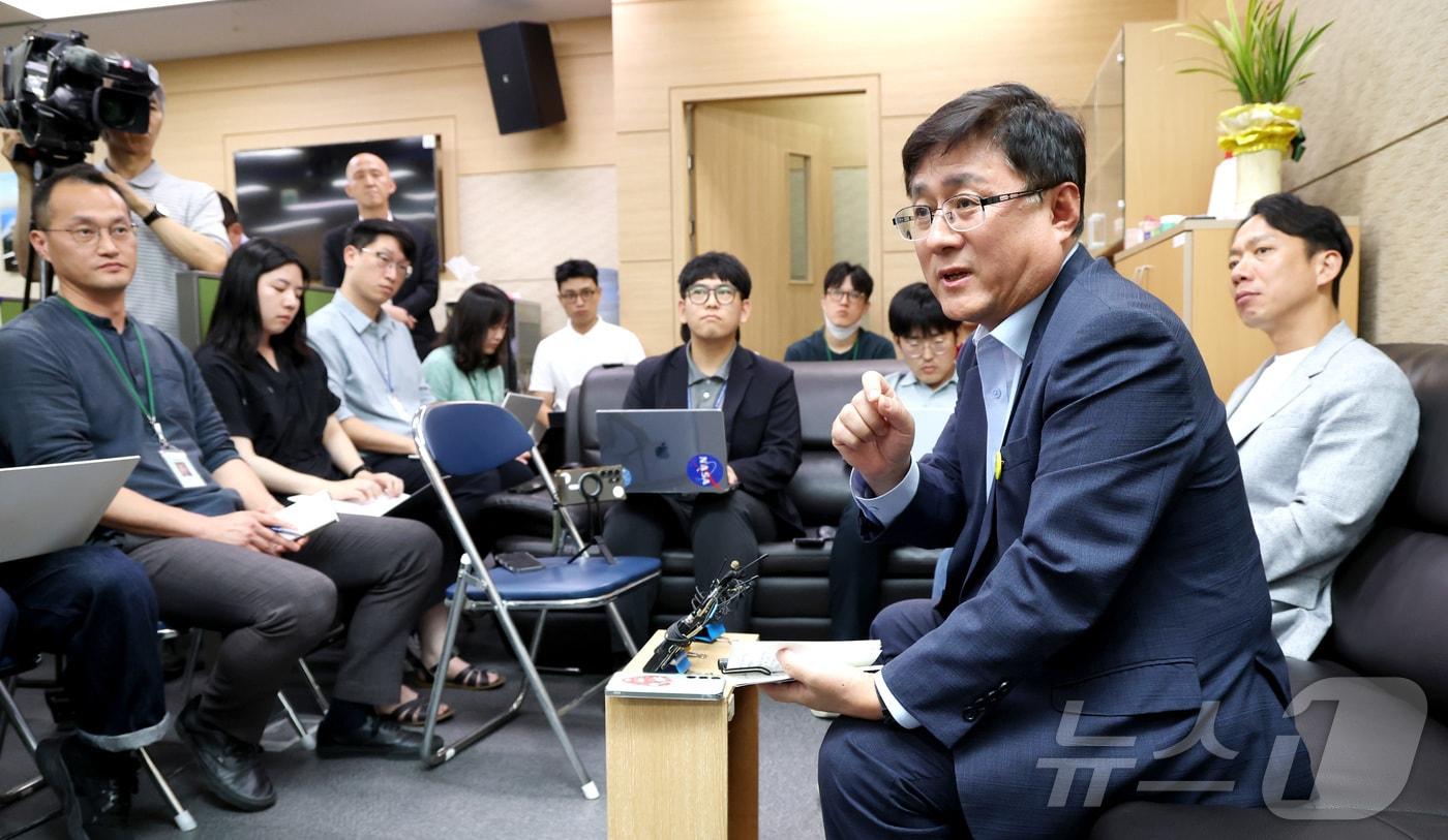 김성환 환경부 장관이 4일 오후 세종시 정부세종청사 환경부 기자실에서 출입기자단과 현안 관련 감담회에 참석하여 질문에 답하고 있다. 2025.8.4/뉴스1 ⓒ News1 김기남 기자