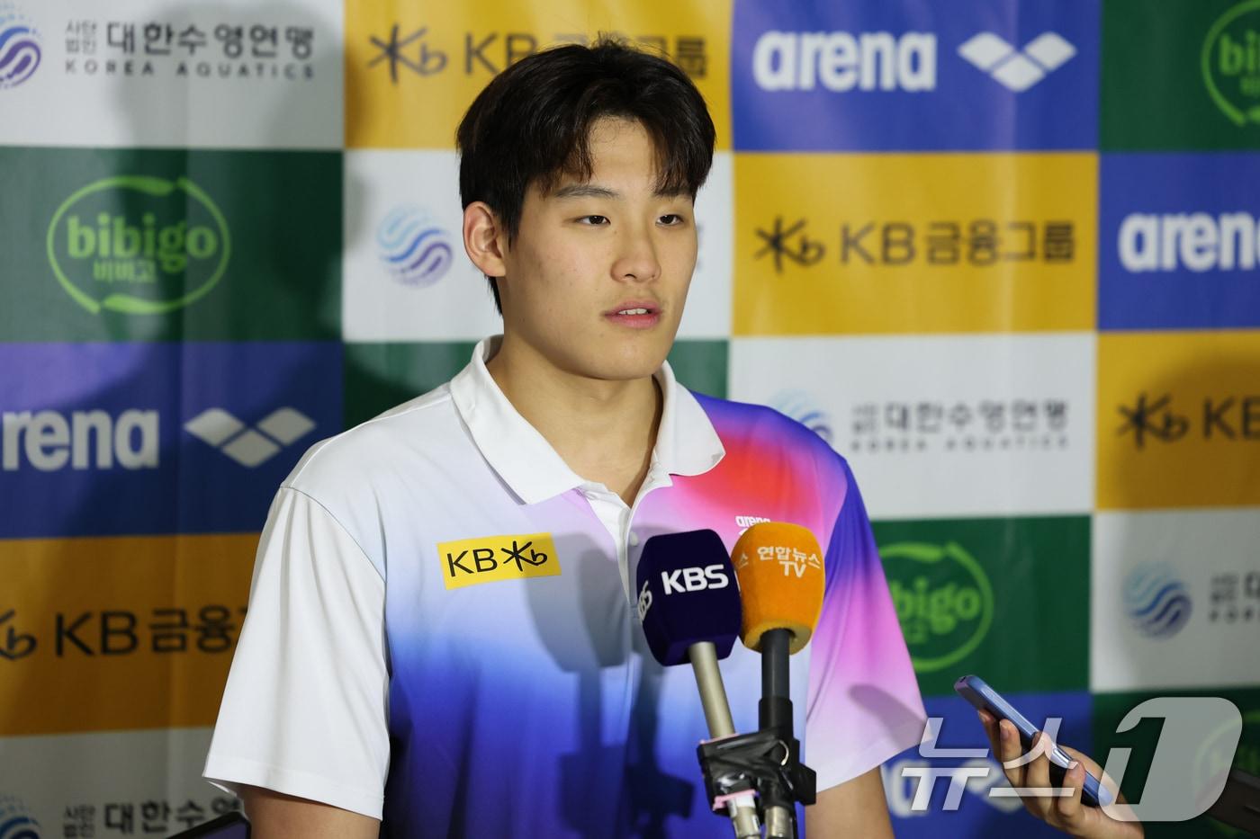 수영 남자 자유형 100m 신기록을 세운 김영범. 