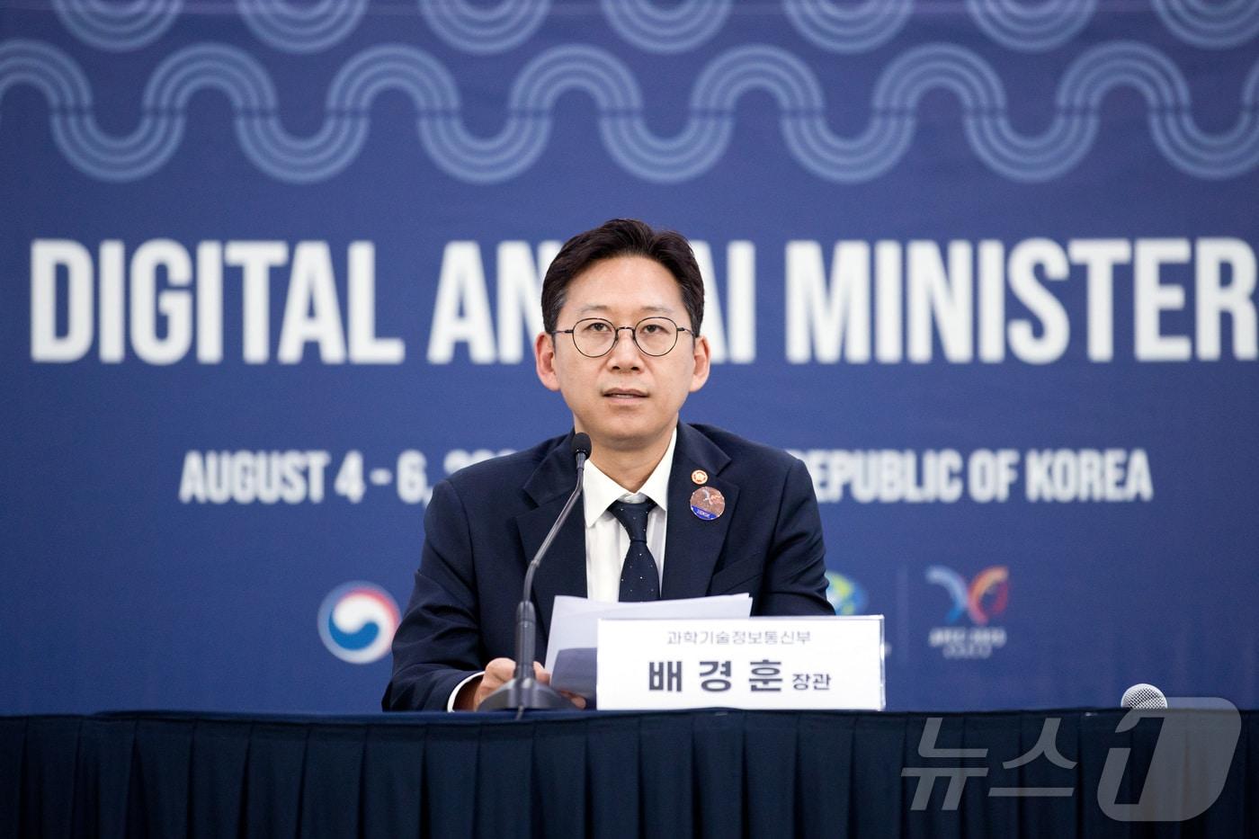 배경훈 과학기술정보통신부 장관이 4일 인천 연수구 송도컨벤시아에서 &#39;아시아태평양경제협력체&#40;APEC&#41; 디지털 AI 장관회의&#39; 관련 브리핑을 하고 있다. &#40;과학기술정보통신부 제공. 재판매 및 DB 금지&#41; 2025.8.4/뉴스1