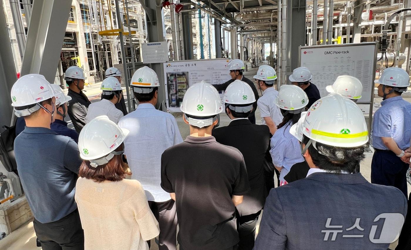 지난 4일 민관합동 실사단이 롯데케미칼 대산공장을 방문한 모습 (서산시 제공. 재판매 및 DB금지)2025.8.5/뉴스1