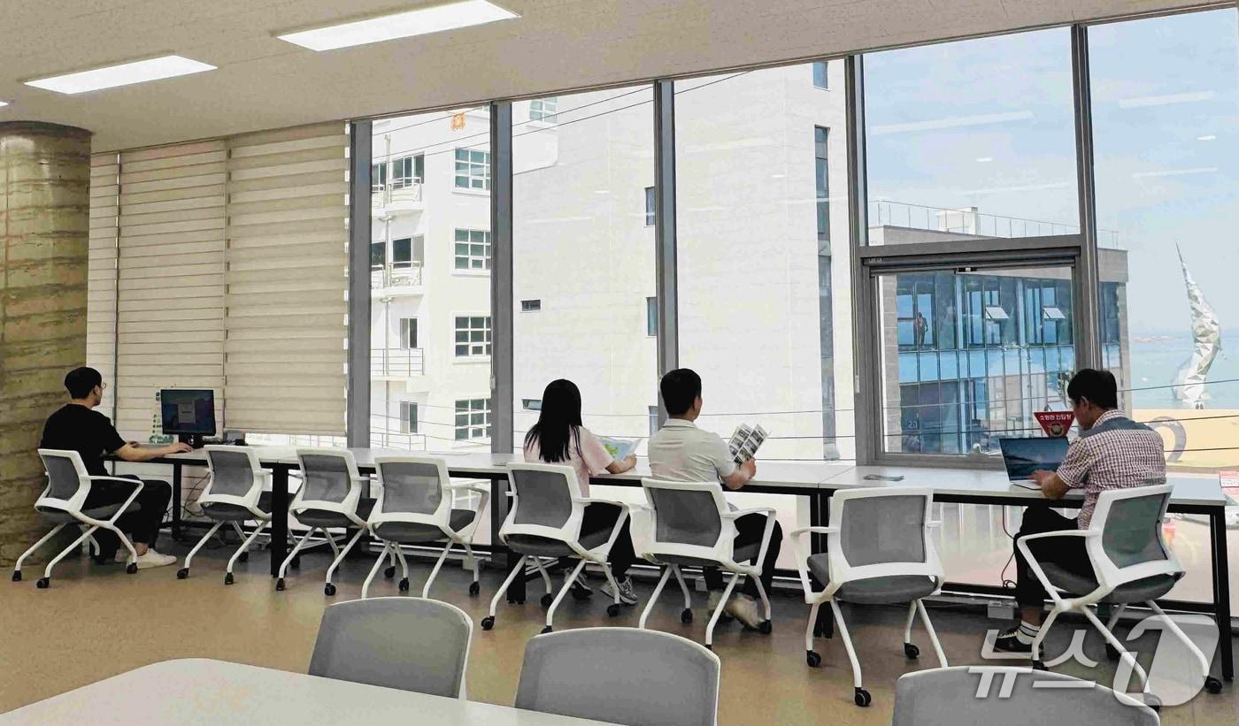 당진시 워케이션 공유오피스‘왜목라운지’무더위쉼터. (당진시 제공. 재판매 및 DB금지)2025.8.5/뉴스1