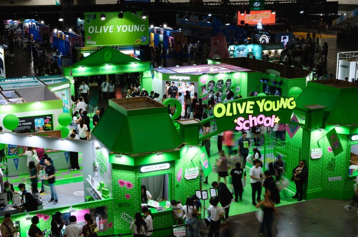 본문 이미지 -  'KCON LA 2025' 올리브영 부스 모습.(올리브영제공)