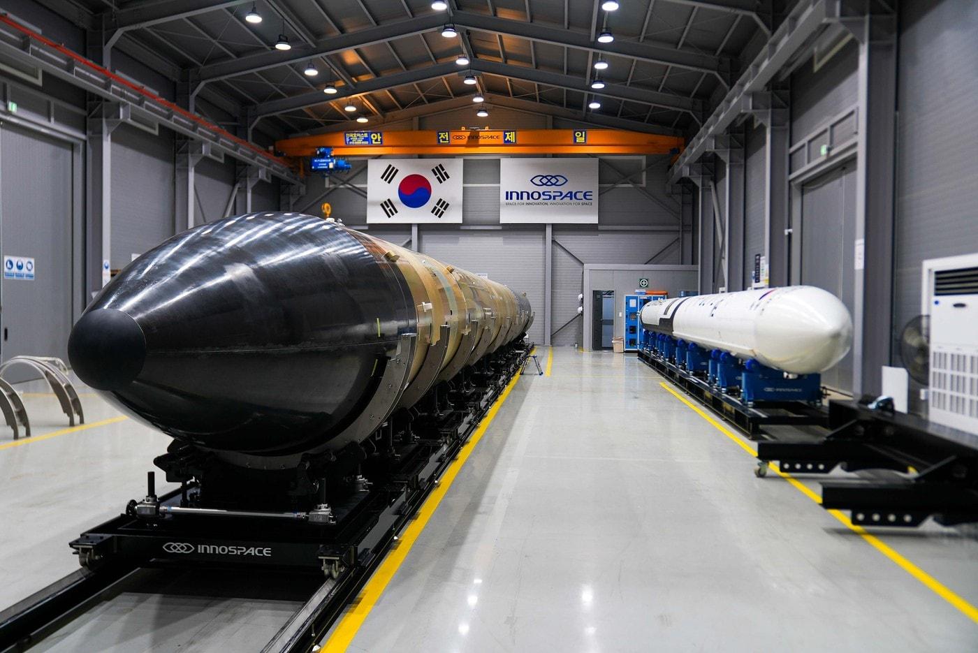 이노스페이스 우주 발사체 '한빛-나노'(왼쪽), '한빛-TLV' 전경(이노스페이스 제공)