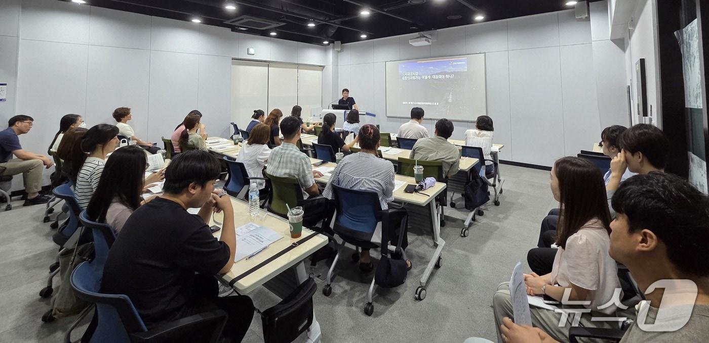 지난 1일 부산유라시아플랫폼에서 부산도시공사와 부산시는 '2025년 하반기 도시재생 행정전문가 역량강화교육' 장면.(부산도시공사 제공. 재판매 및 DB 금지)