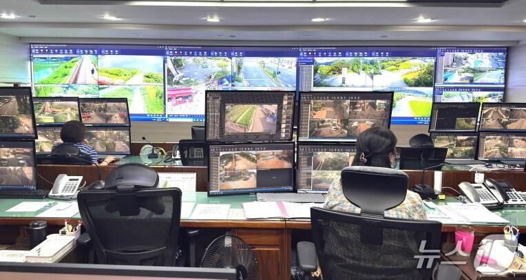 본문 이미지 - 전주시 CCTV 통합관제센터 내부 모습.(전주시 제공, 재판매 및 DB 금지)/뉴스1