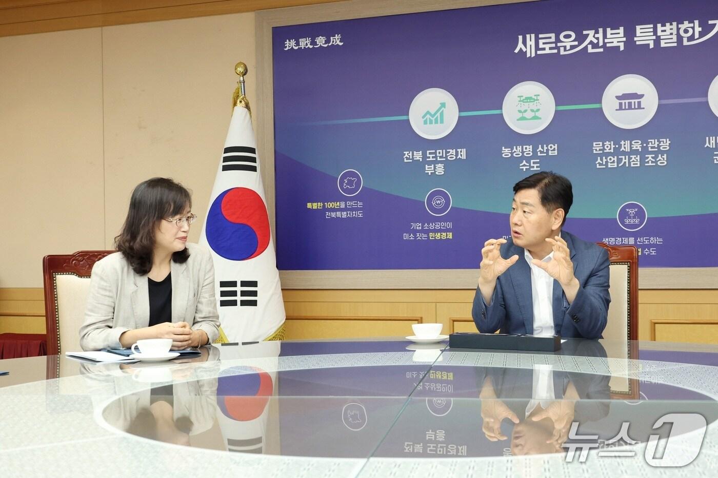 5일 전북도청에서 김관영 도지사와 김호은 전북지방환경청장이 완주 폐기물 소각시설 설치와 관련한 면담을 갖고 있다.&#40;전북도 제공. 재판매 및 DB금지&#41;/뉴스1 