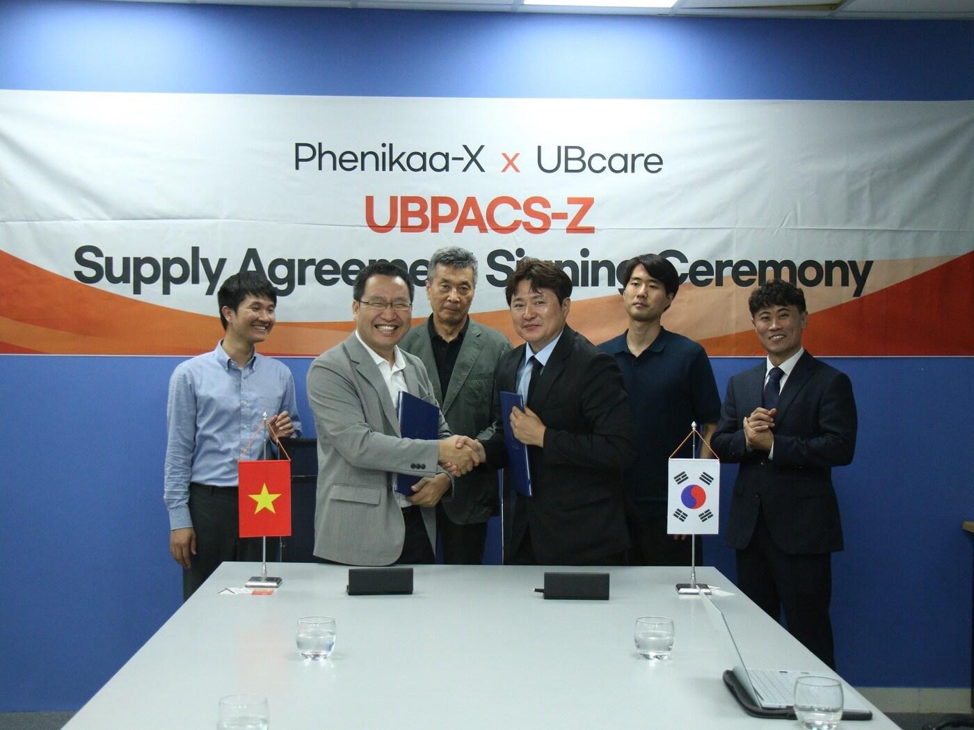 본문 이미지 -  &#40;왼쪽에서 두번째&#41; 페니카엑스&#40;Phenikaa-X&#41; 대표 겸 페니카&#40;Phenikaa&#41; 그룹 부대표 레 안 선&#40;Le Anh Son&#41;, &#40;왼쪽에서 세번째&#41; GC 베트남 현지법인&#40;GC&Phenikaa&#41; 양송현 대표, &#40;왼쪽에서 네번째&#41; UBcare 병원사업본부 PACS사업팀 정대원 팀장과 양측 임직원들이 참여해 기념사진을 찍고있는 모습. &#40;GC제공&#41;