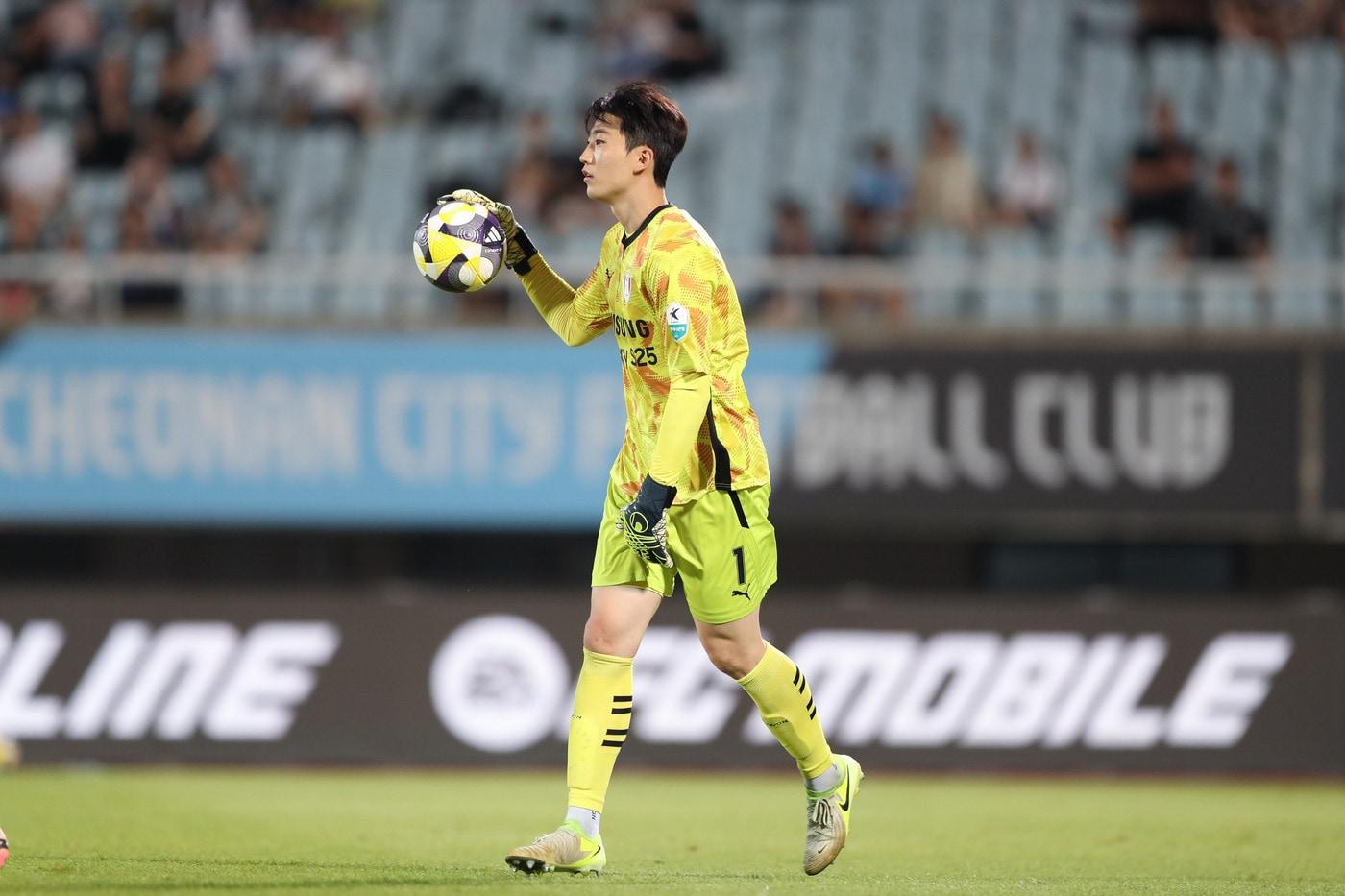 수원삼성의 수문장 김민준이 K리그2 23라운드 최우수선수로 선정됐다. &#40;한국프로축구연맹 제공&#41;