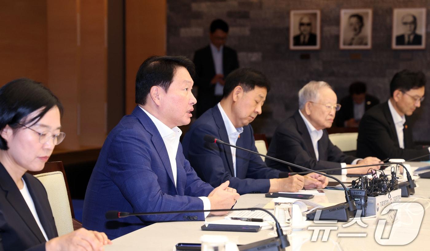 최태원 대한상공회의소 회장이 5일 오후 서울 중구 대한상공회의소에서 열린 '성장전략 TF 1차회의'에서 모두발언을 하고 있다.(공동취재) 2025.8.5/뉴스1 ⓒ News1 황기선 기자