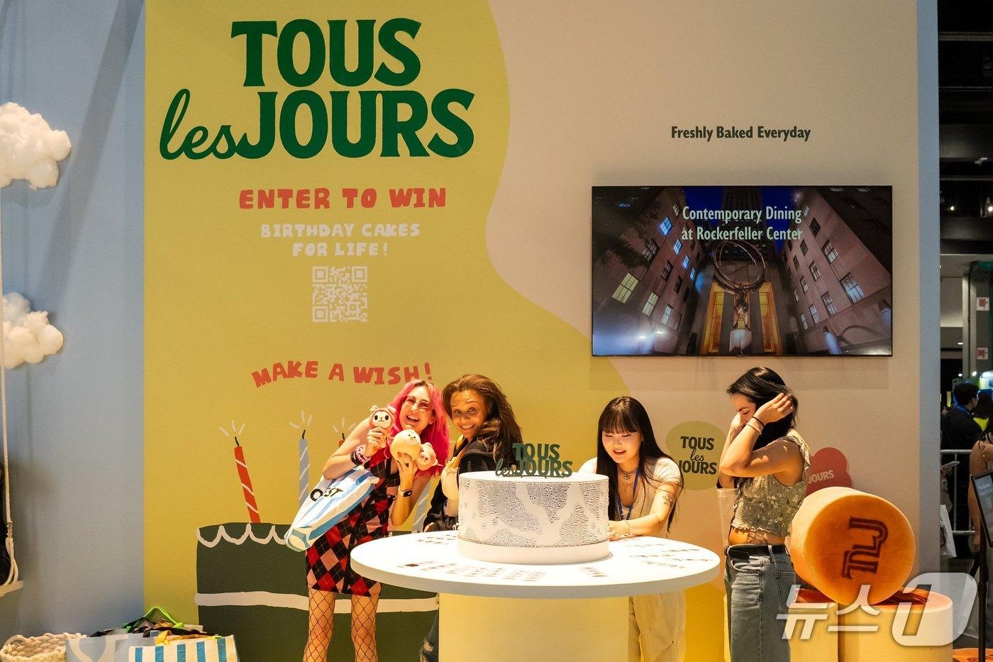 KCON LA 2025 방문객들이 지난 1~3일까지 열린 뚜레쥬르 부스를 찾았다. (CJ ENM 제공)