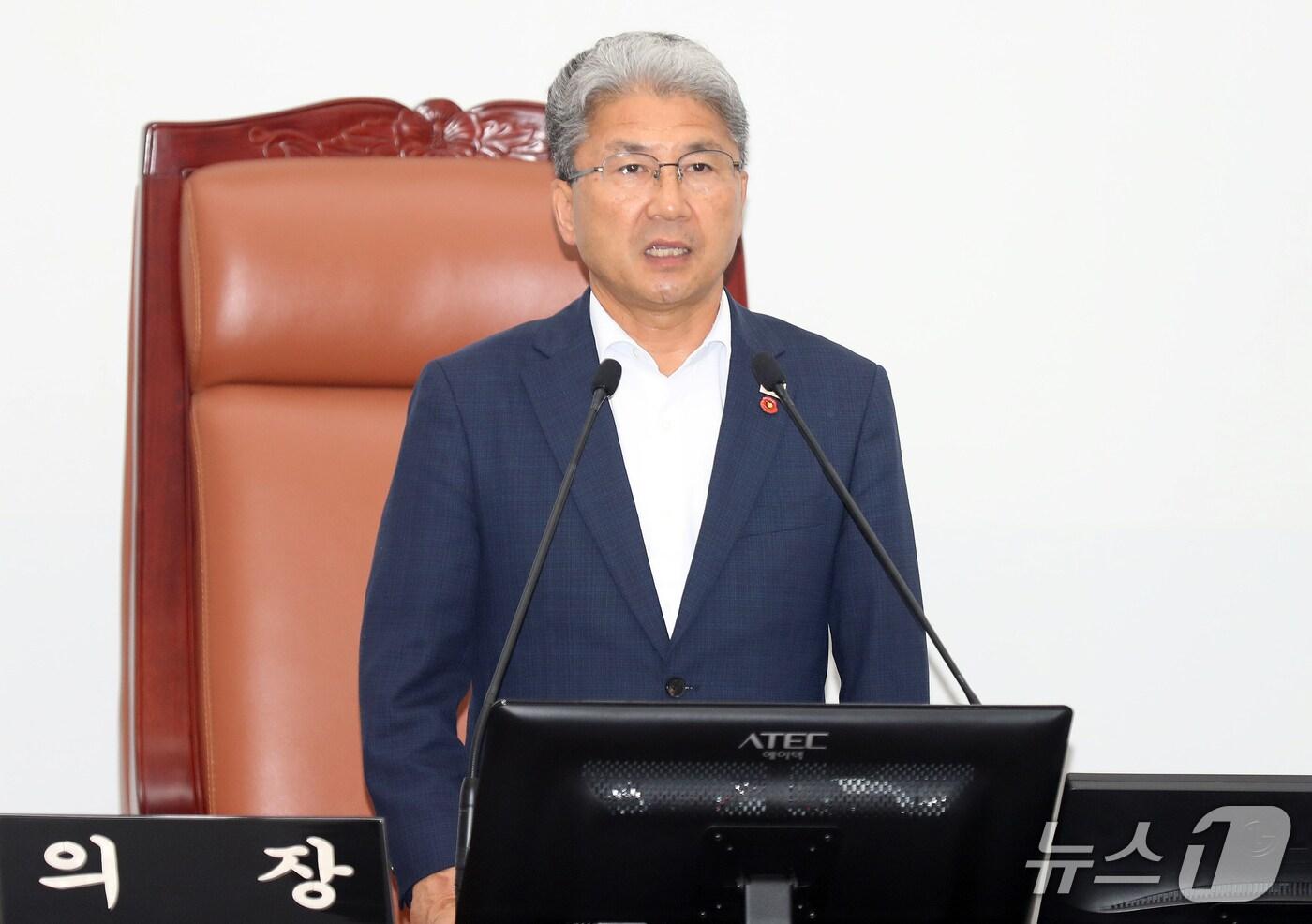 이상봉 제주도의회 의장이 5일 오후 제주도의회 본회의장에서 열린 제441회 제주도의회 임시회 개회식에서 개회사를 하고 있다.(제주도의회 제공, 재판매 및 DB 금지)